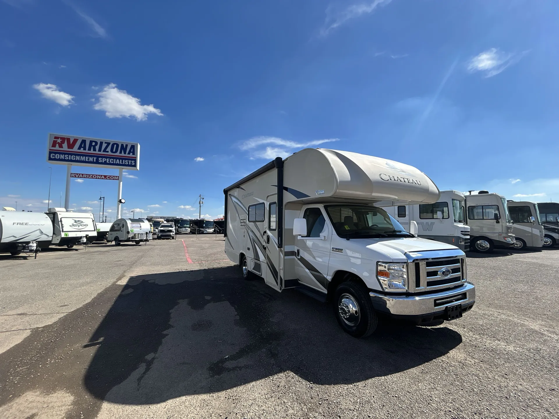 2019 Thor Motor Coach Chateau 22B - Photo 2