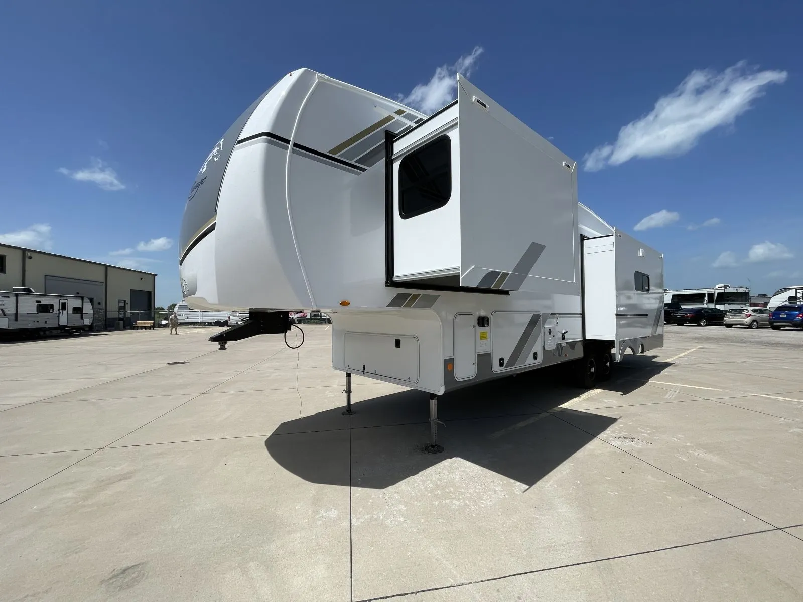 2027 Highland Ridge Roamer 32RLTS - Photo 4