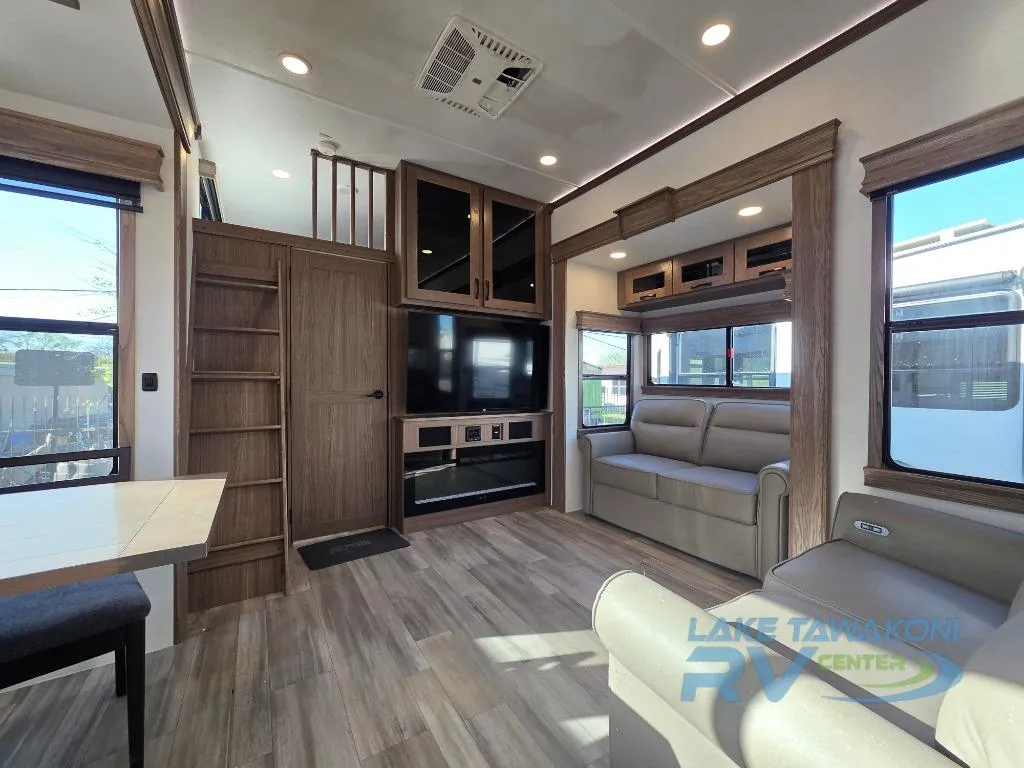 2024 Alliance RV Paradigm 395DS - Photo 4