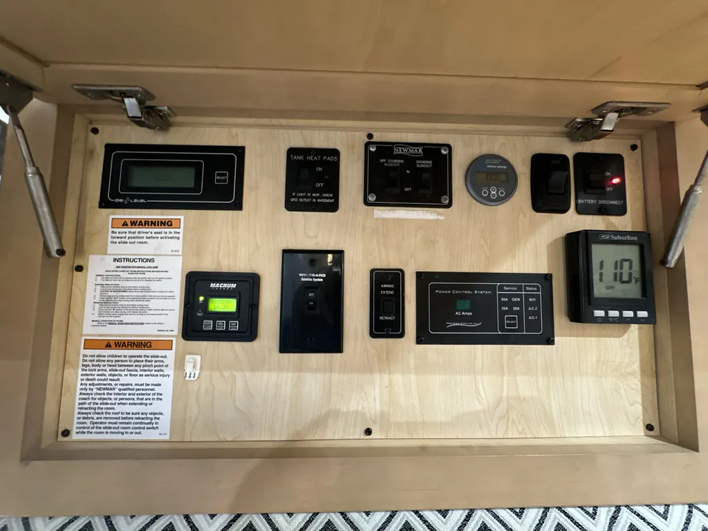 2017 Newmar Canyon Star 3923, Photos photo 16