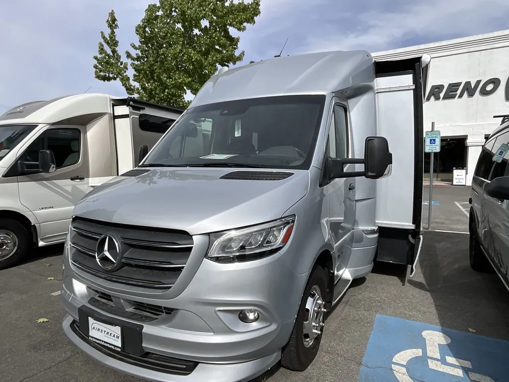2022 Airstream Atlas BASE - Photo 3
