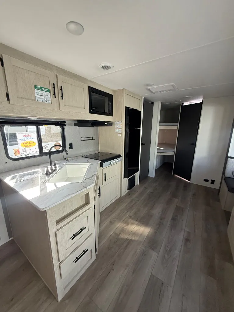 2026 Shasta RVs i-5 Edition 527BHS, Photos photo 8