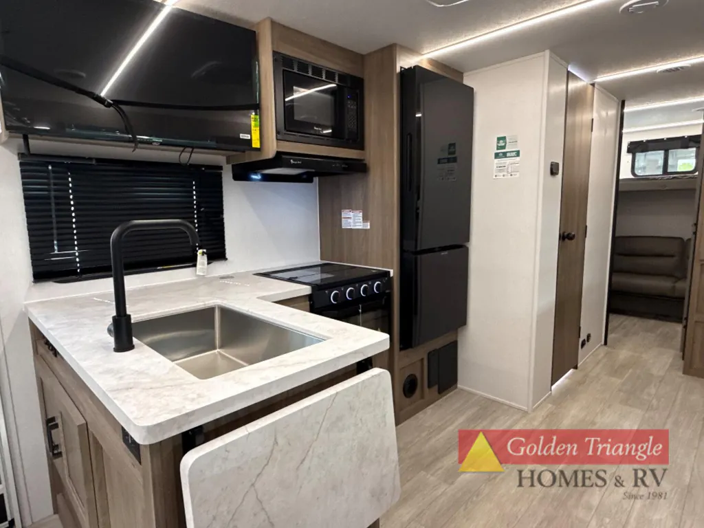 2026 Coachmen Freedom Express Select 30SE, Photos photo 6