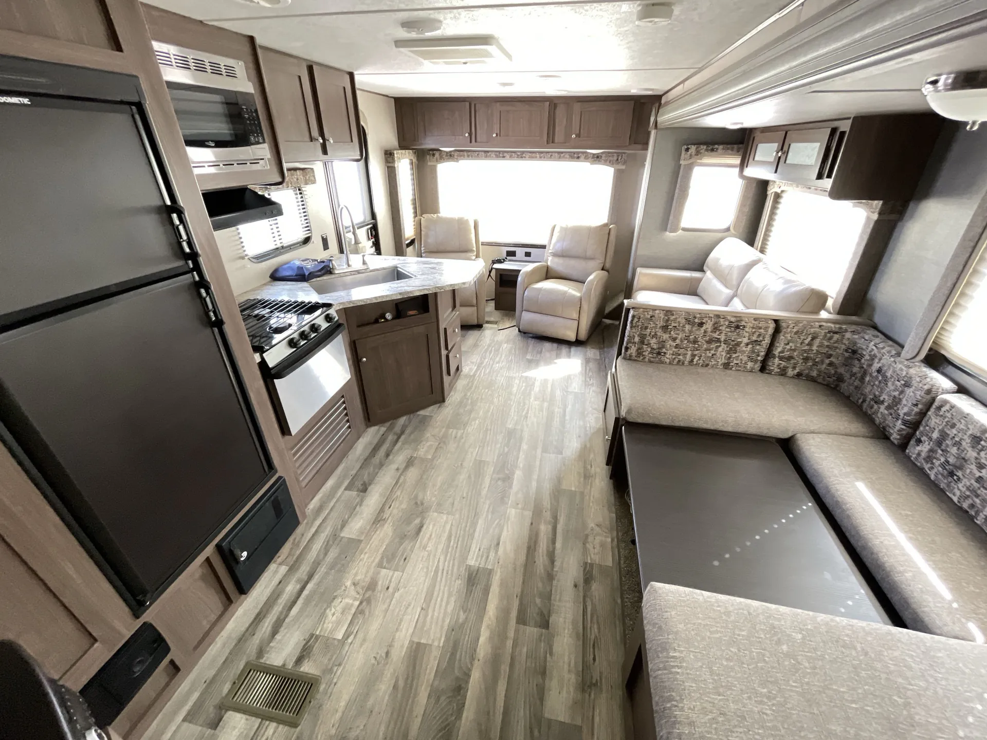 2018 Keystone Hideout 26RLSWE — living area main