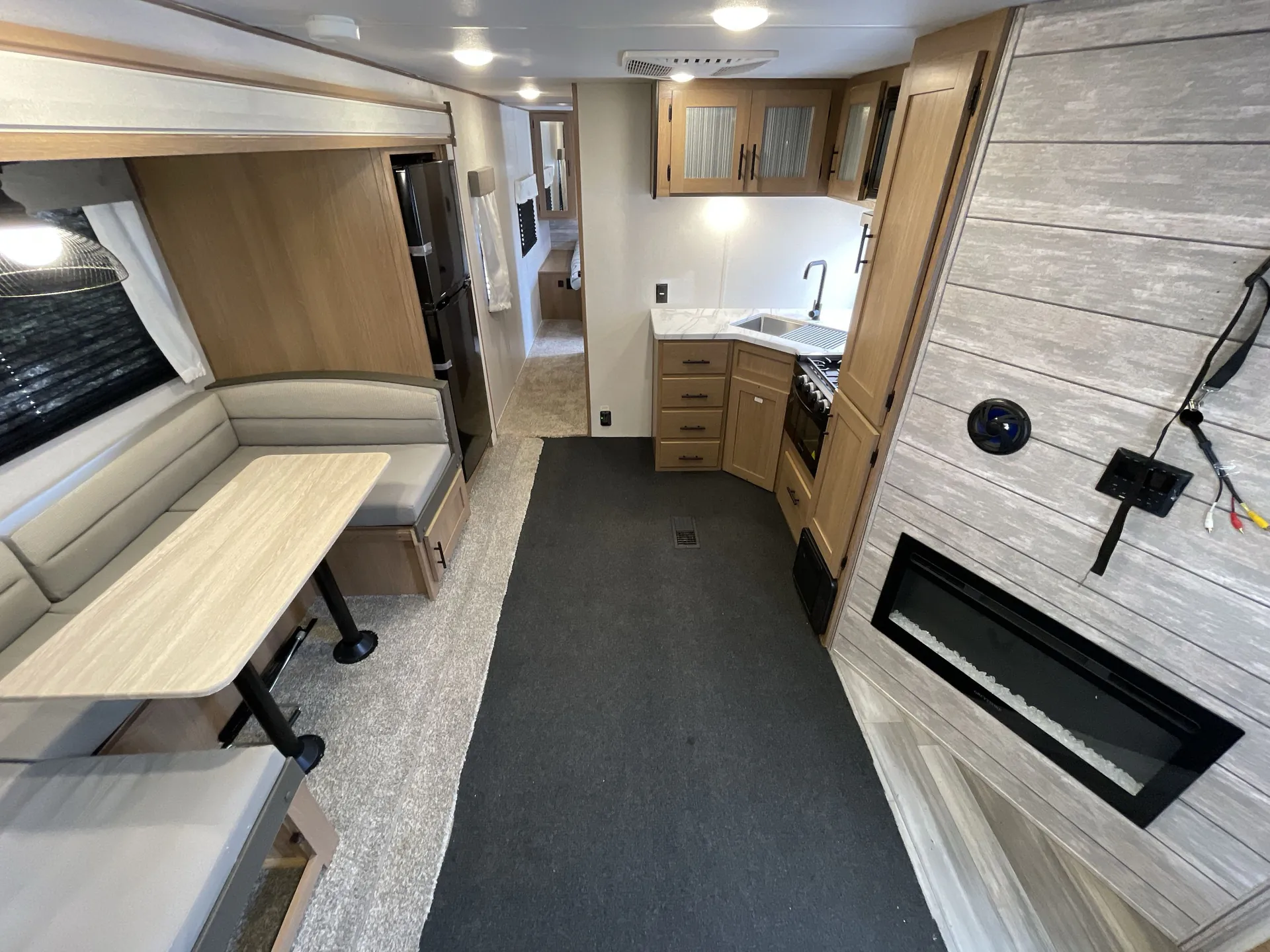 2023 Prime Time Avenger 28BHS — living area main