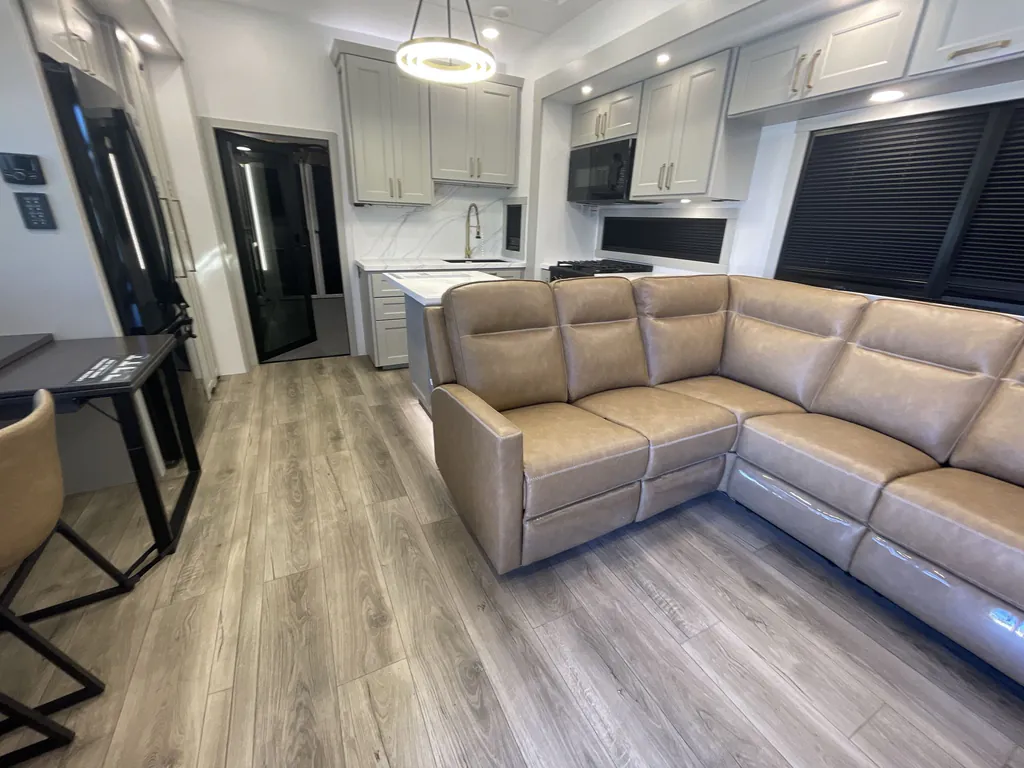 2026 Brinkley Model G 3950, Photos photo 11