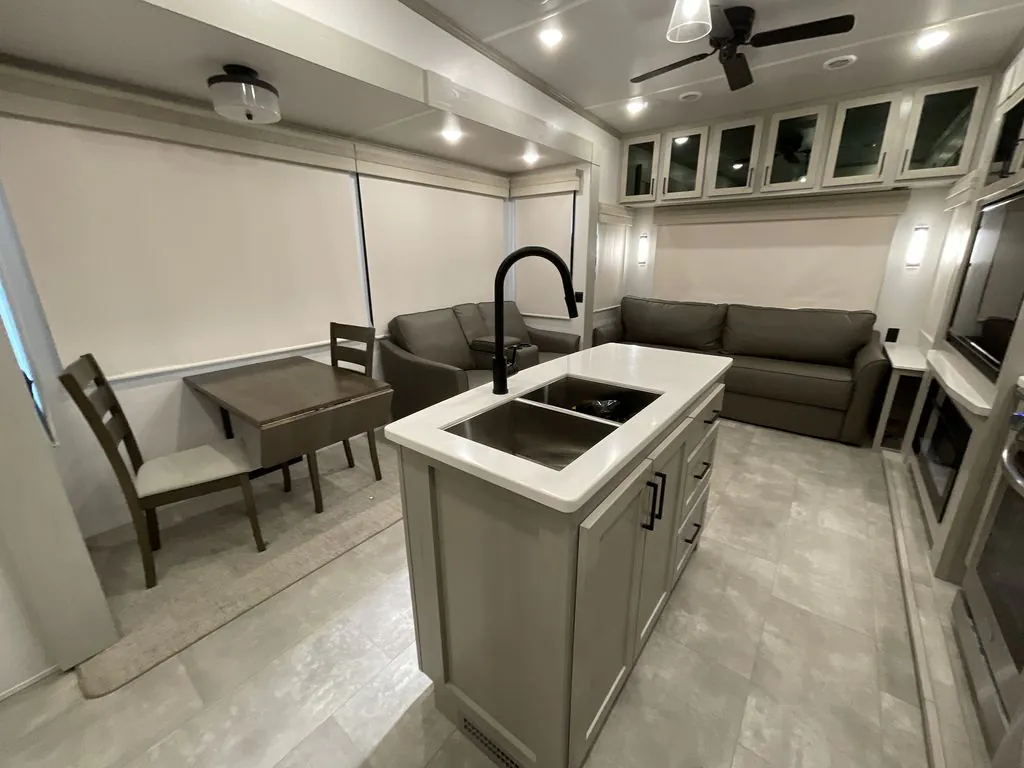 2022 Palomino Columbus 382FB dealer photo 10 from Blue Compass RV