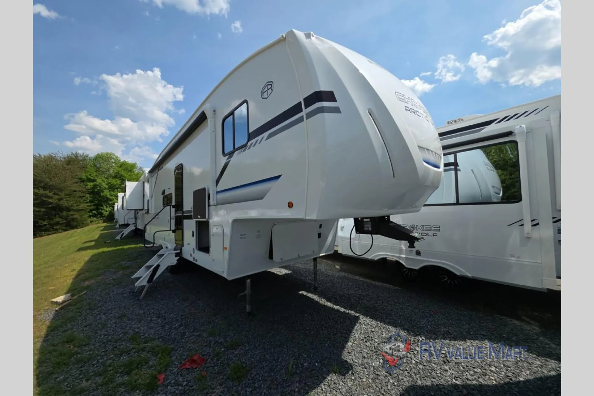 2026 Forest River Cherokee Arctic Wolf 285OPT - Photo 3
