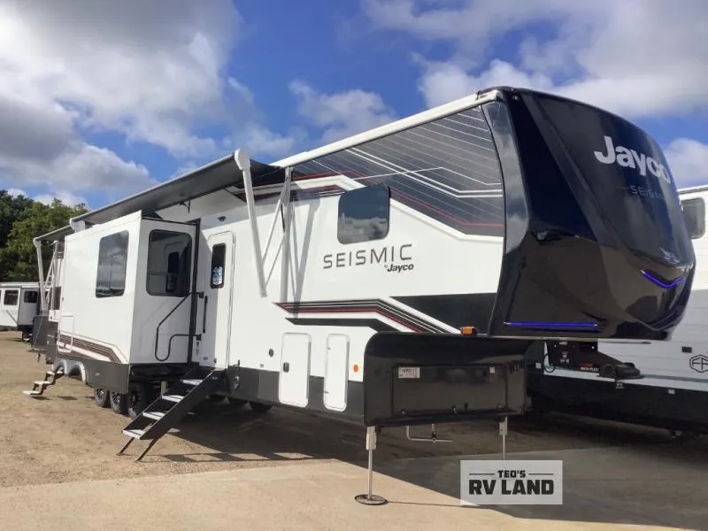 2026 Jayco Seismic 399 - Photo 2