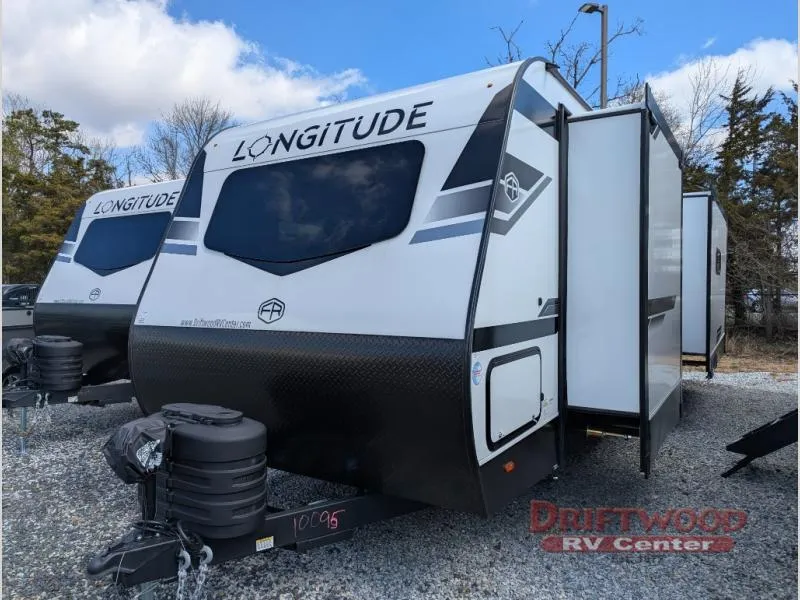 2026 East to West Longitude 310RL - Photo 3
