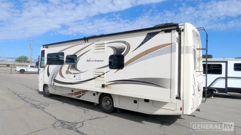 2018 Thor Motor Coach Hurricane 29M - Photo 4