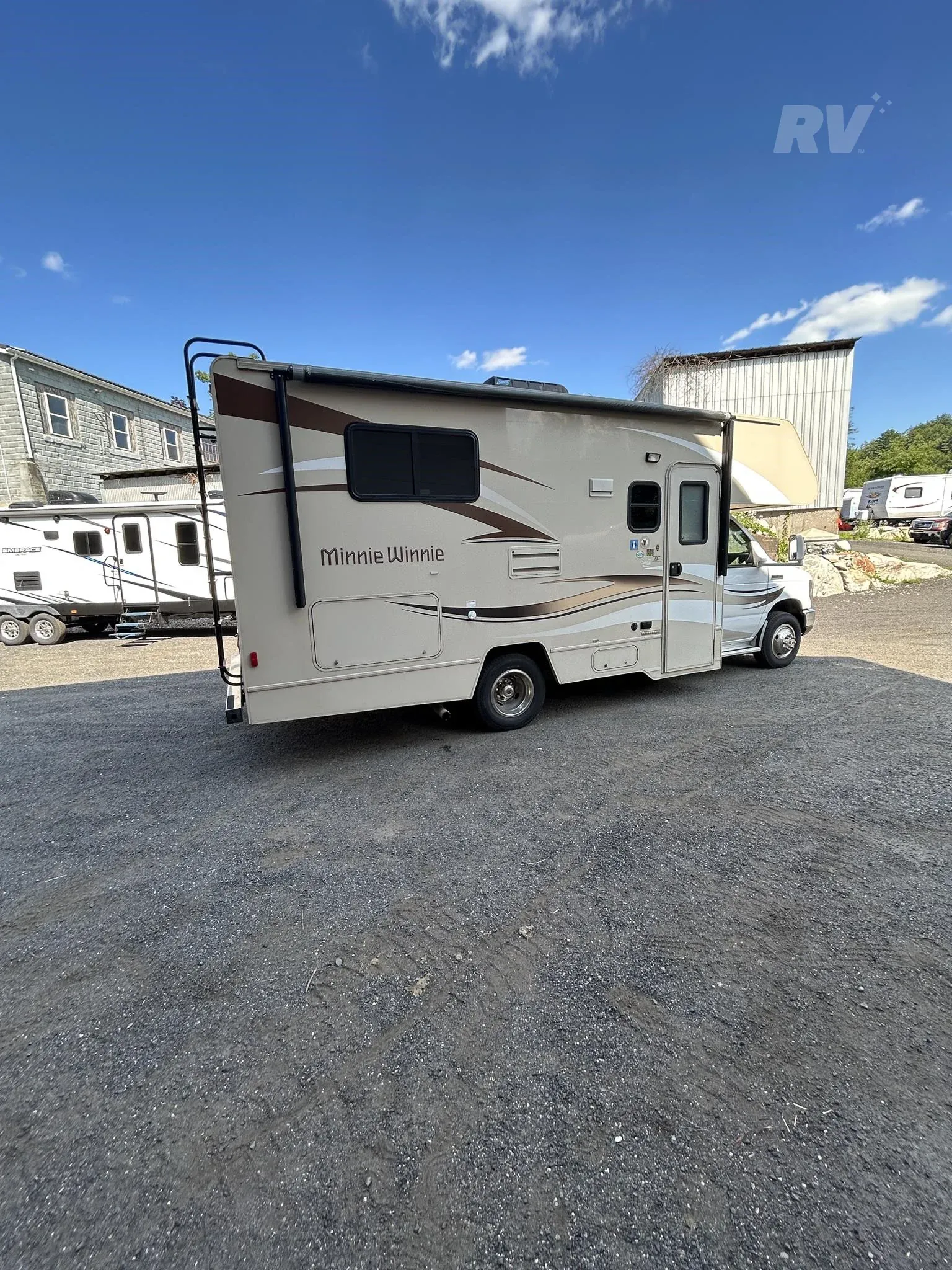 2015 Winnebago Minnie Winnie 22R - Photo 3