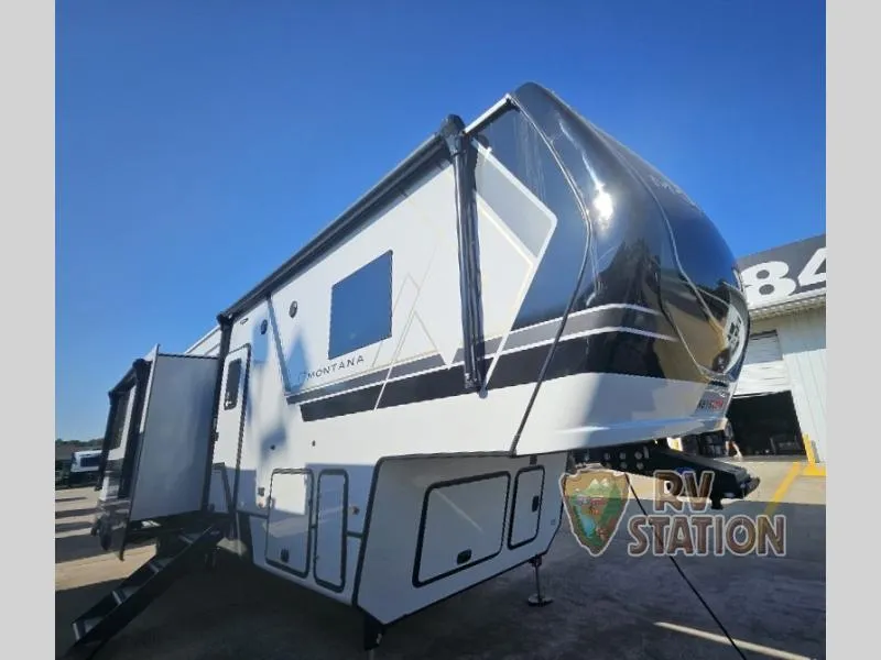 2026 Keystone Montana 3915TB - Photo 2