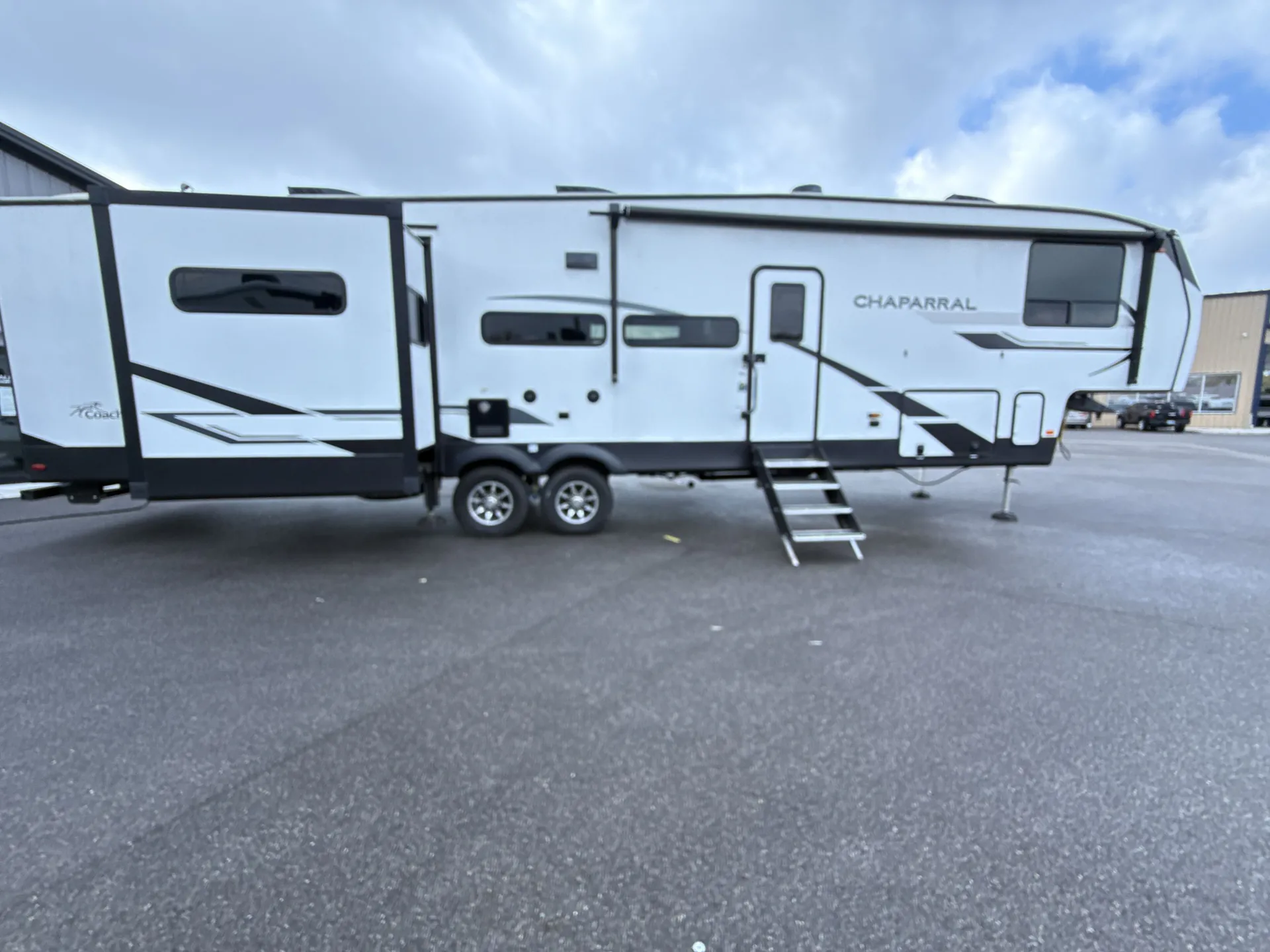 2024 Coachmen Chaparral 355FBX — campside