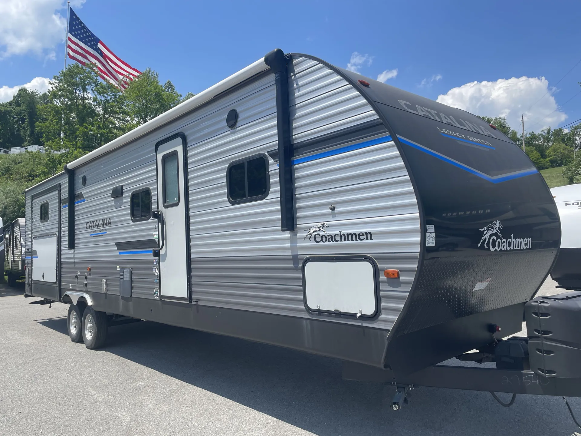 2023 Coachmen Catalina Legacy Edition 323QBTSCK - Photo 2