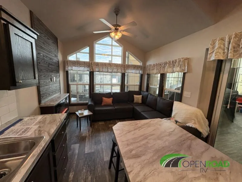 2026 Champion Homes Highland 404N - Photo 3