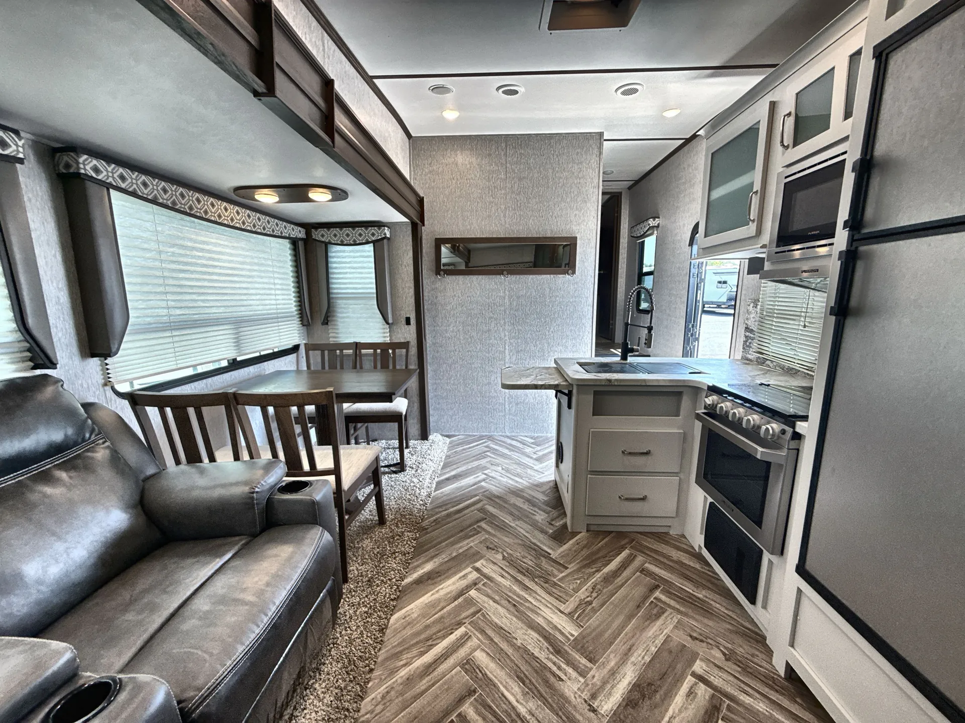 2020 Dutchmen Astoria 2503REF — living area main