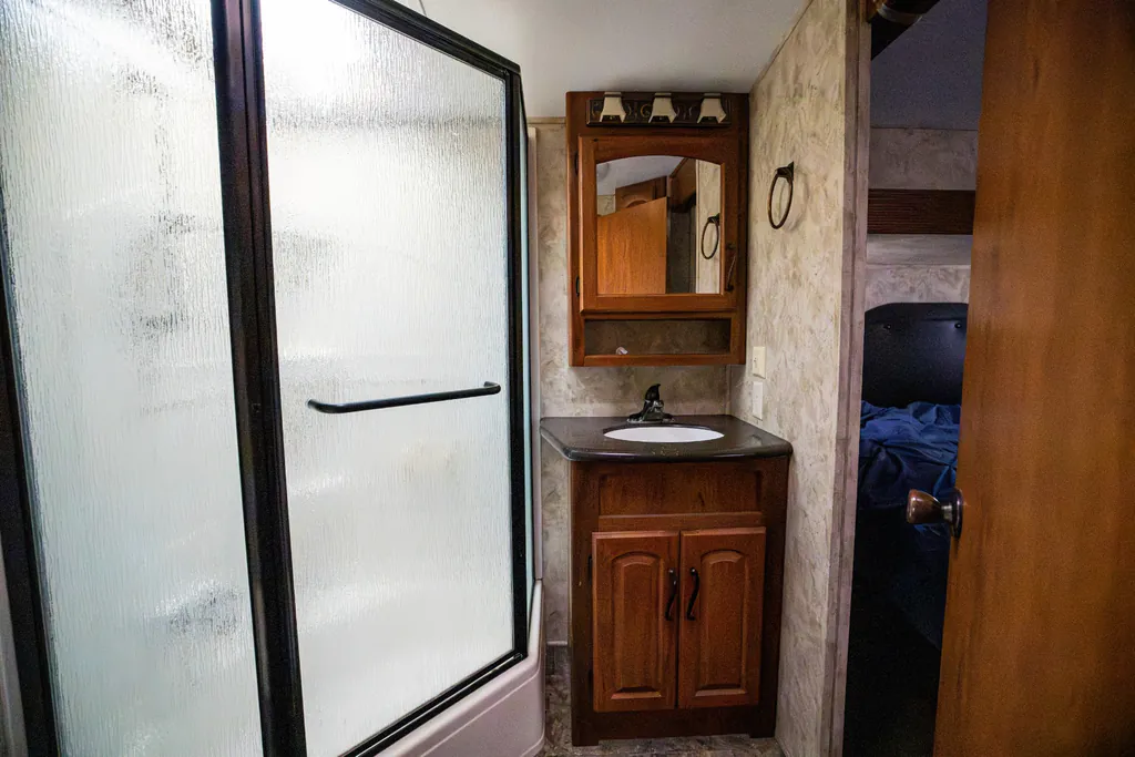 2011 Keystone Montana 3100RL, Photos photo 18