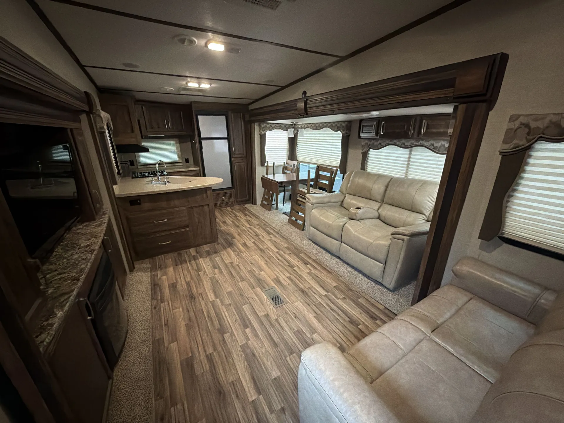 2017 Keystone Cougar XLite 28RKS — living area main