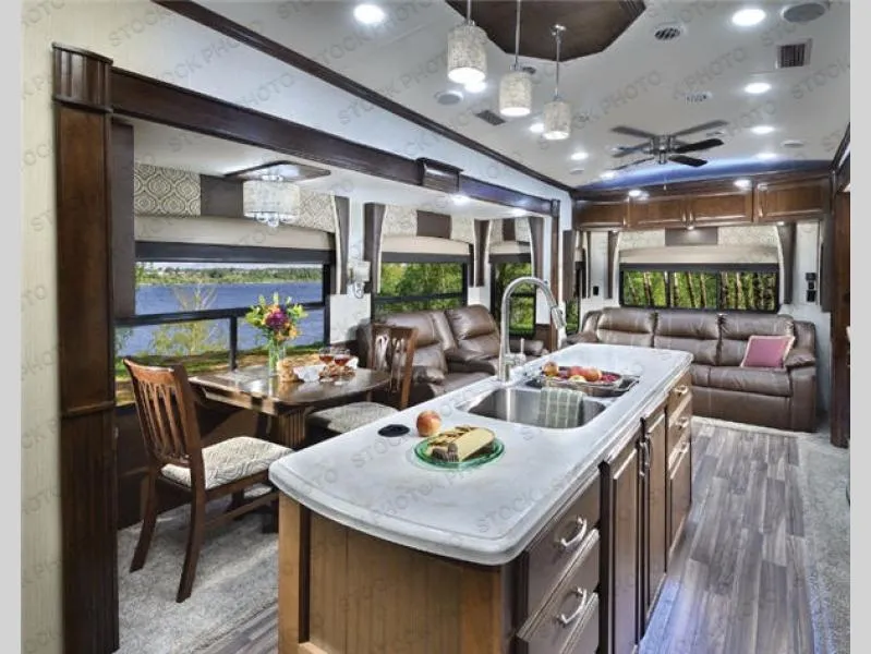 2018 Forest River RV Cardinal 3456RL - Photo 4