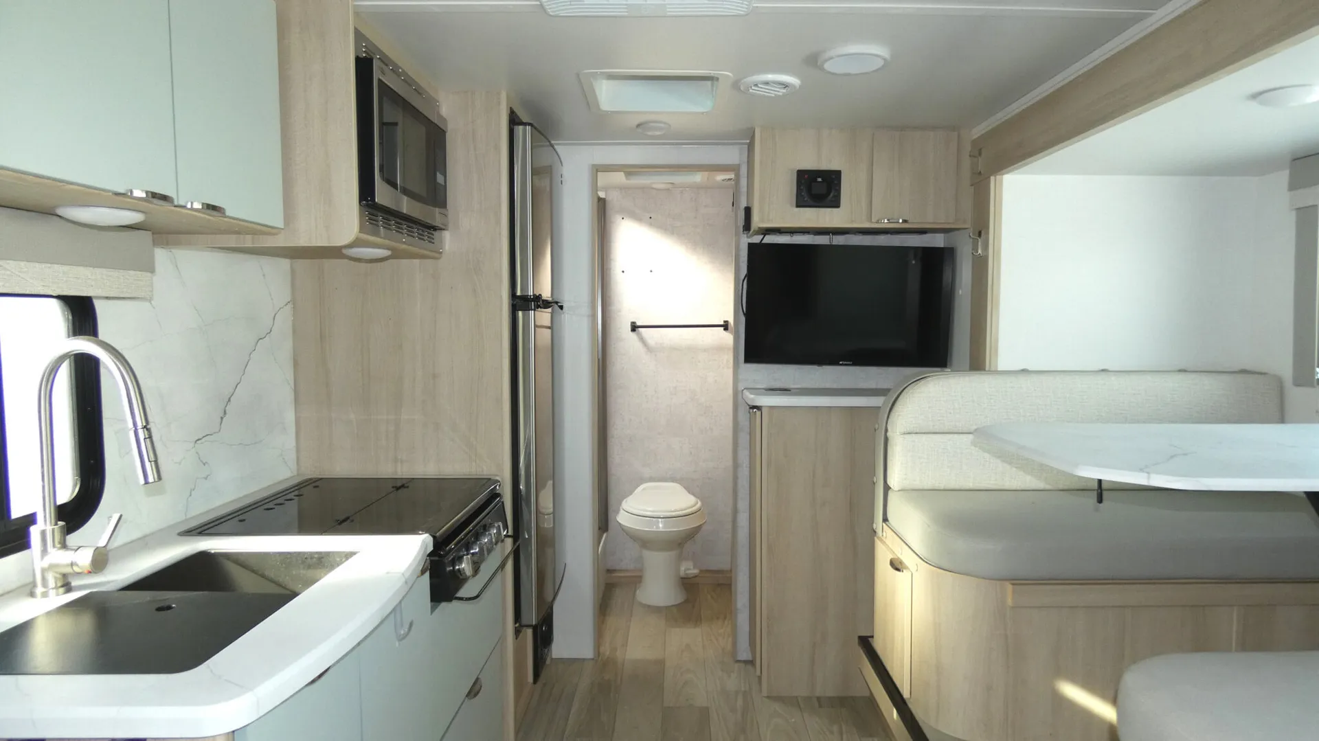 2023 Winnebago Micro Minnie 2108FBS - Photo 3