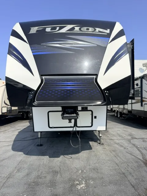 2019 Keystone Fuzion 429 - Photo 3