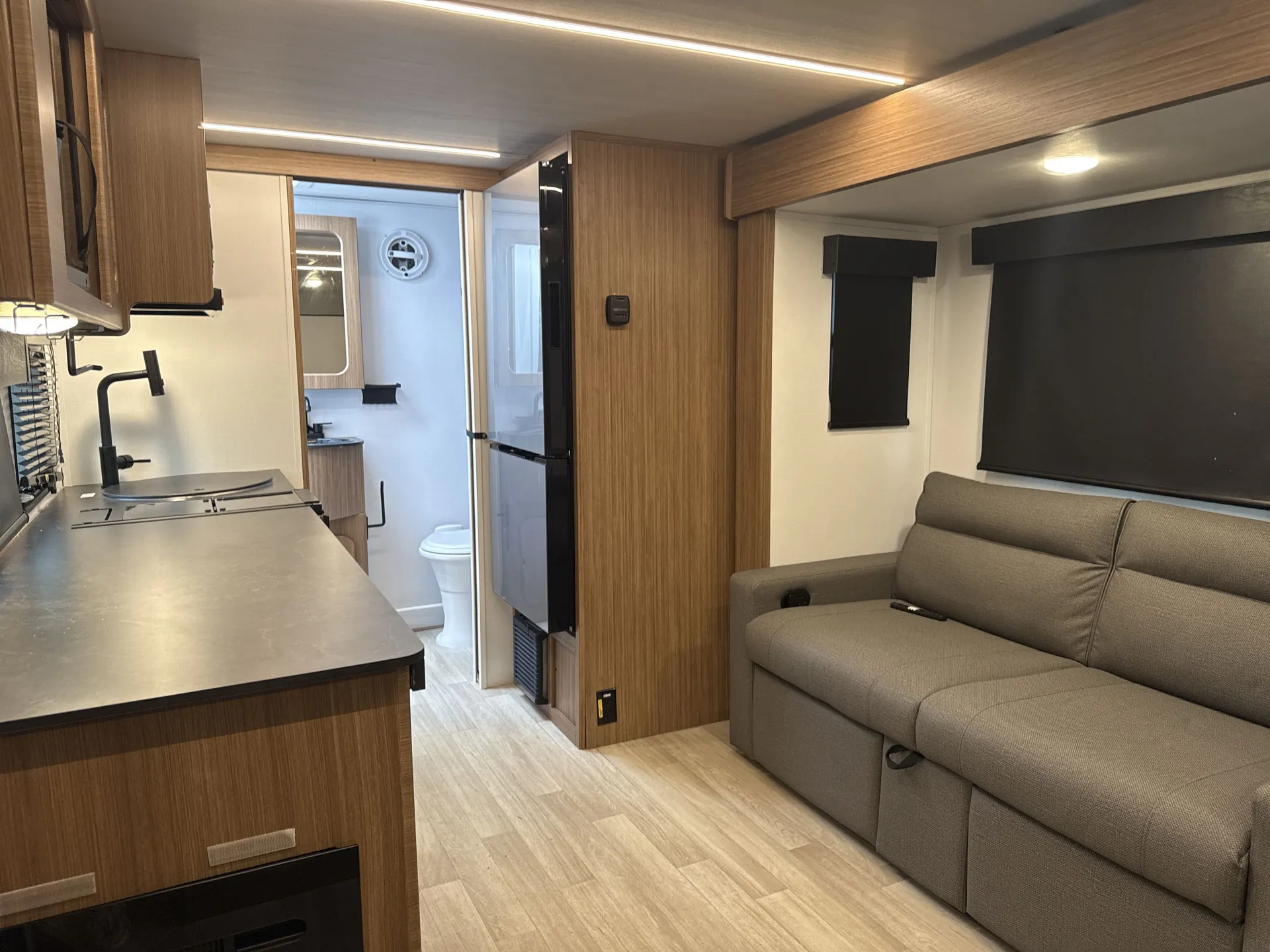 2025 Keystone Reign 18RB — living area main