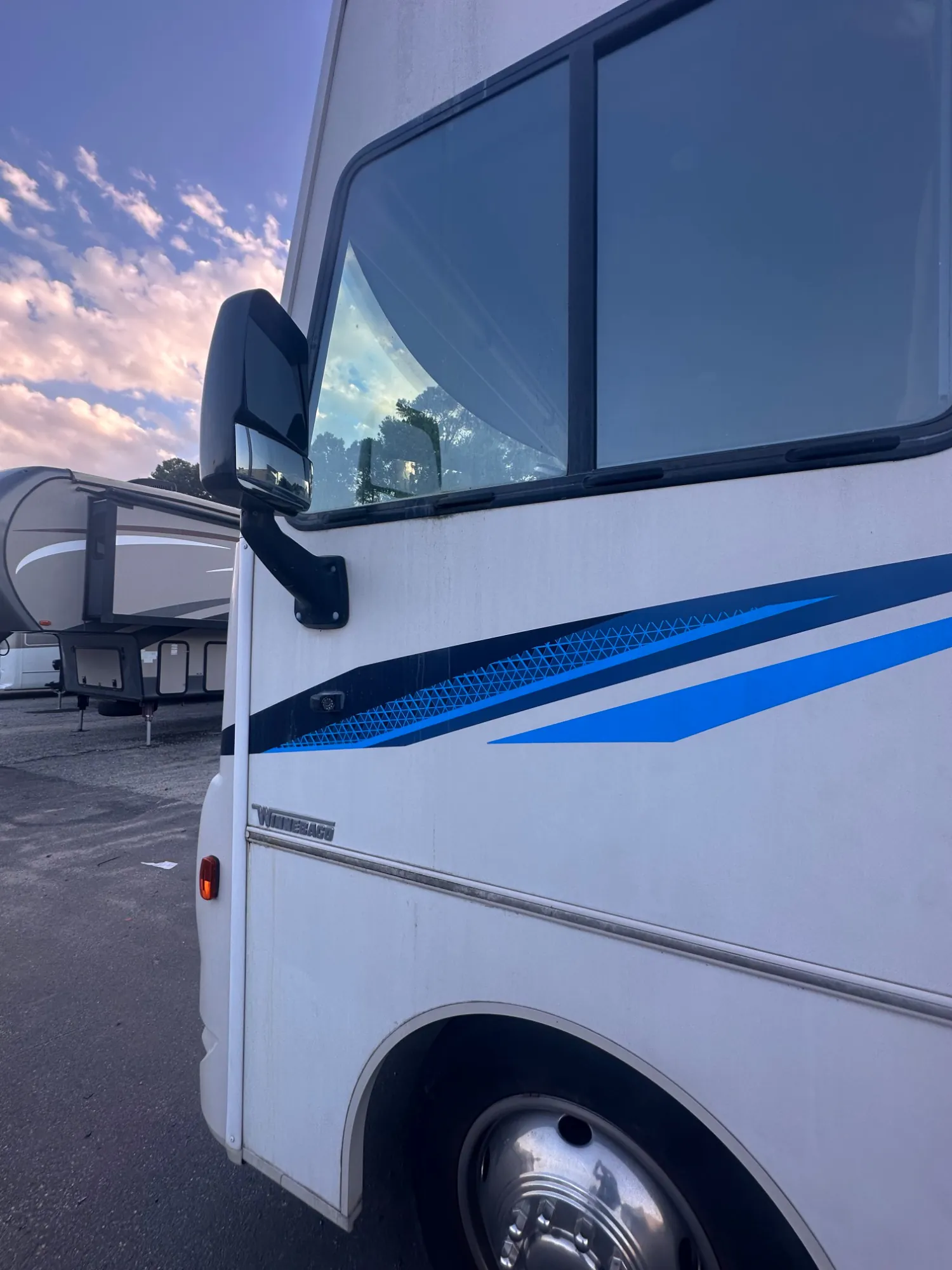 2019 Winnebago Vista 27PE - Photo 3