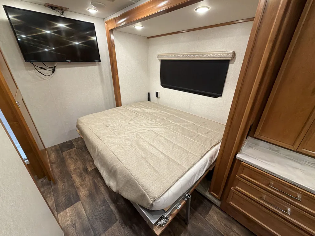 2019 Tiffin Wayfarer 24 FW, Photos photo 16