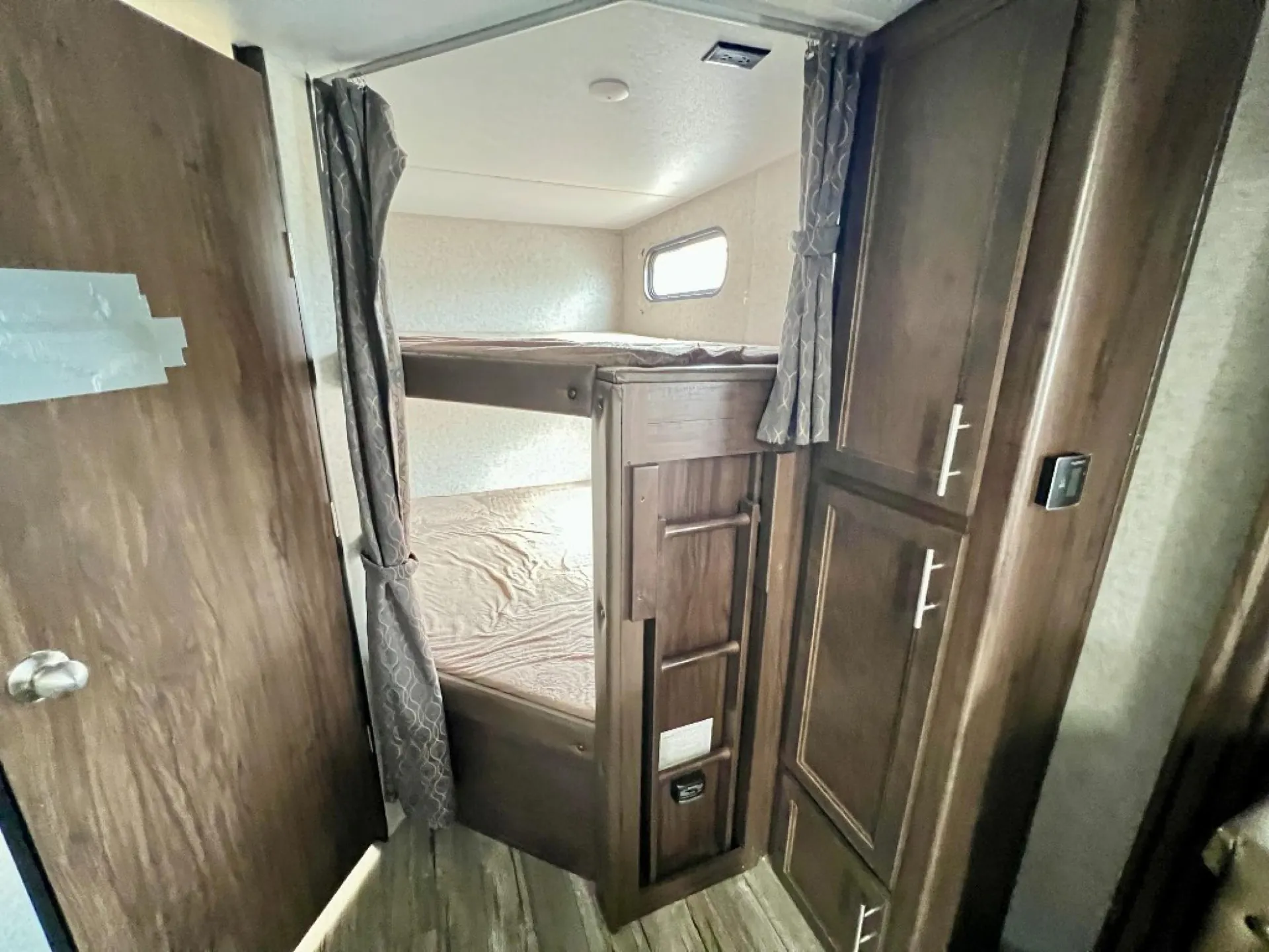2018 Forest River Cherokee Grey Wolf 23DBH - Photo 3