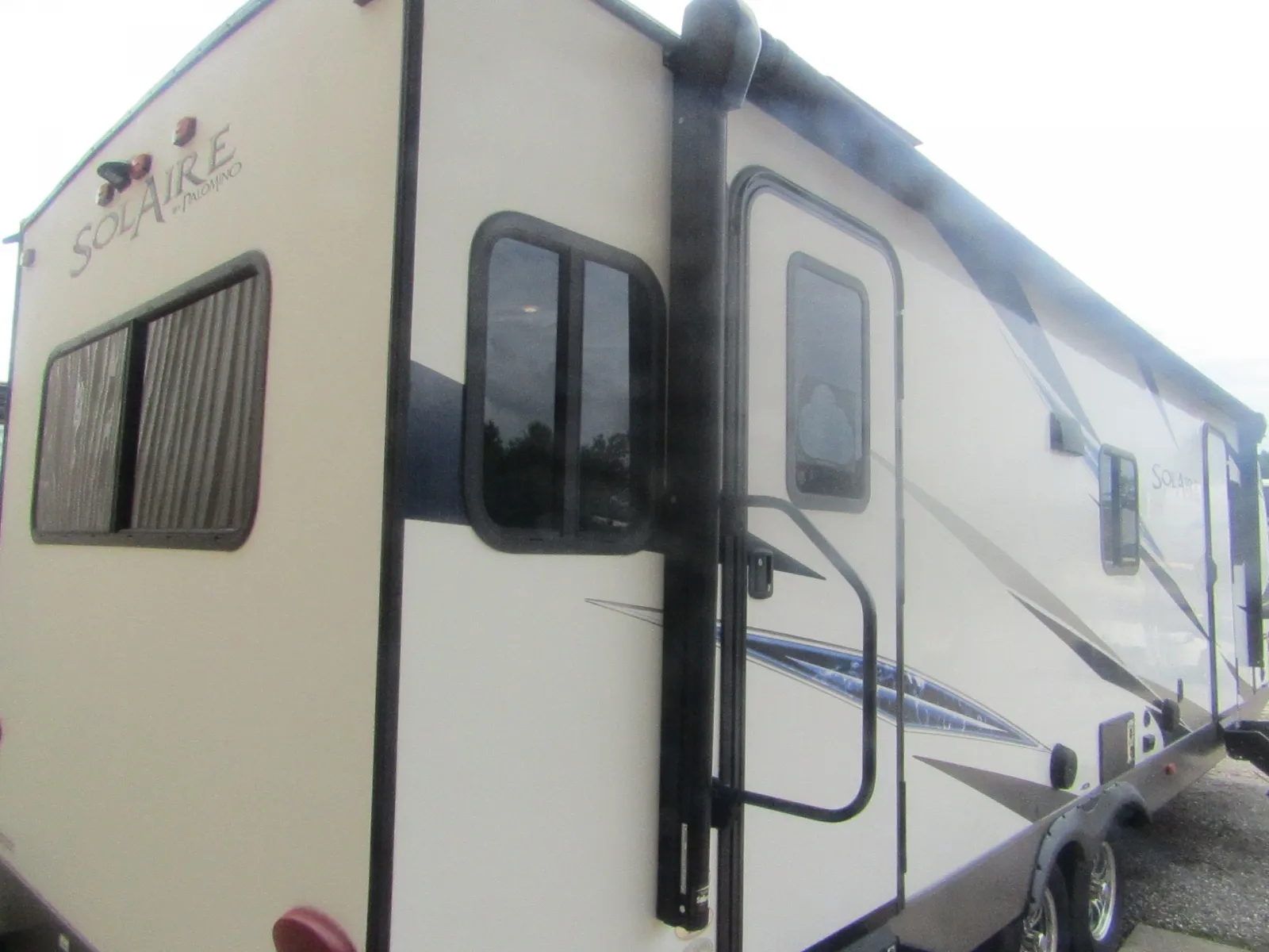 2022 Palomino Solaire 253RL - Photo 4