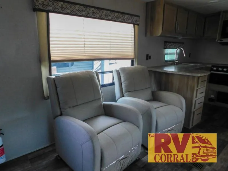 2021 Coachmen Catalina Legacy Edition 303RKDS - Photo 4
