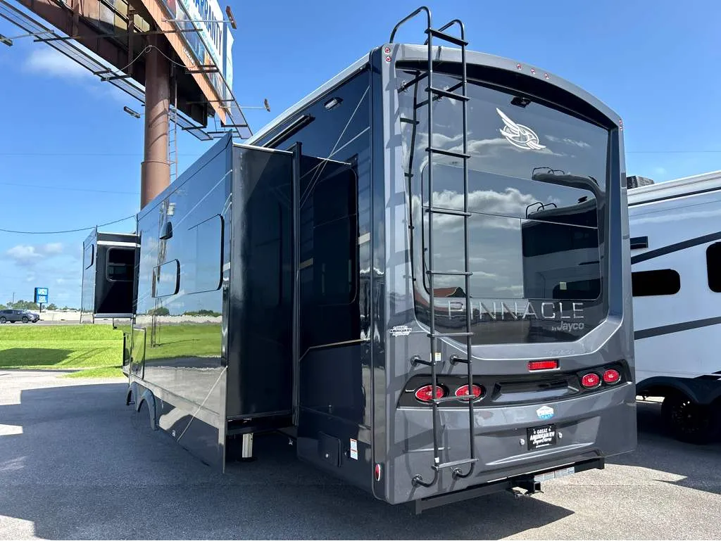 2026 Jayco Pinnacle 36FBTS - Photo 4