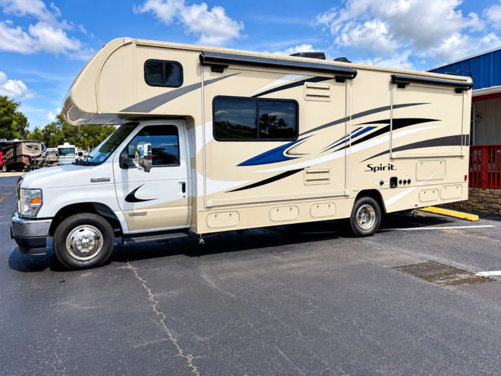 2024 Winnebago Spirit 26T - Photo 2