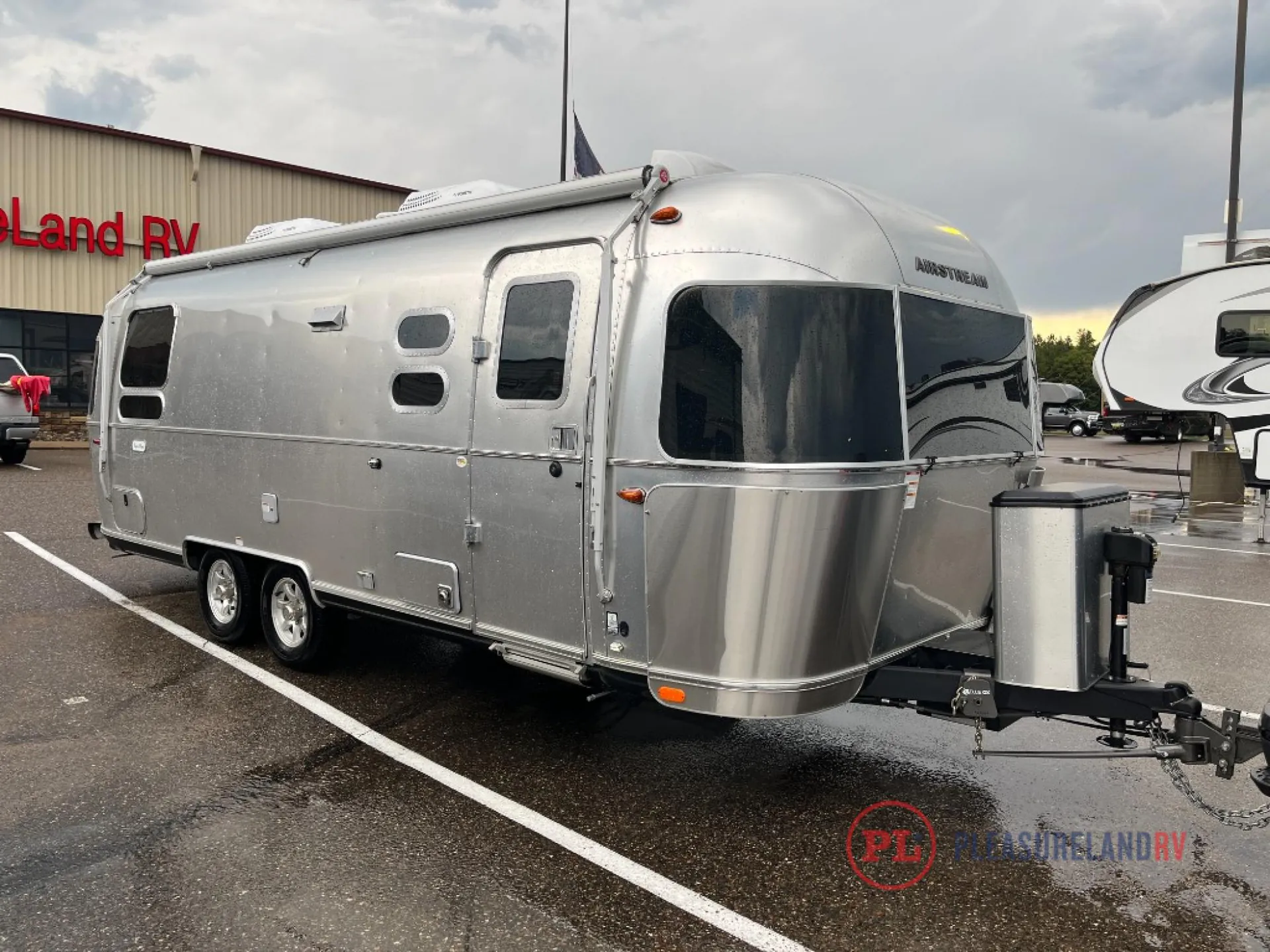 2023 Airstream Flying Cloud 25RB Twin - Photo 2