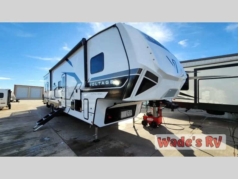 2025 Dutchmen RV Voltage V-Series 3800 - Photo 2