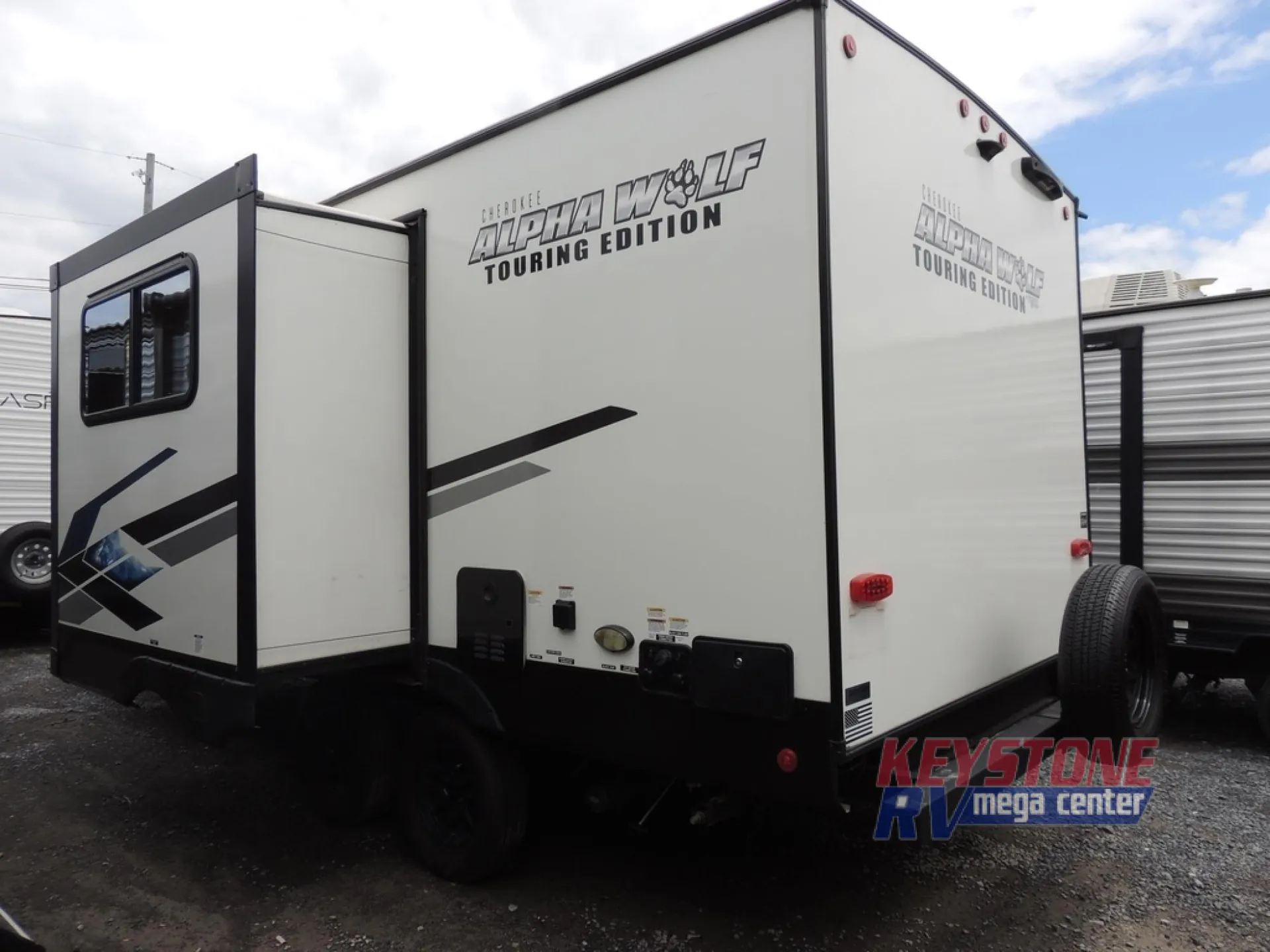 2024 Forest River Cherokee Alpha Wolf Touring Edition 17CB - Photo 4
