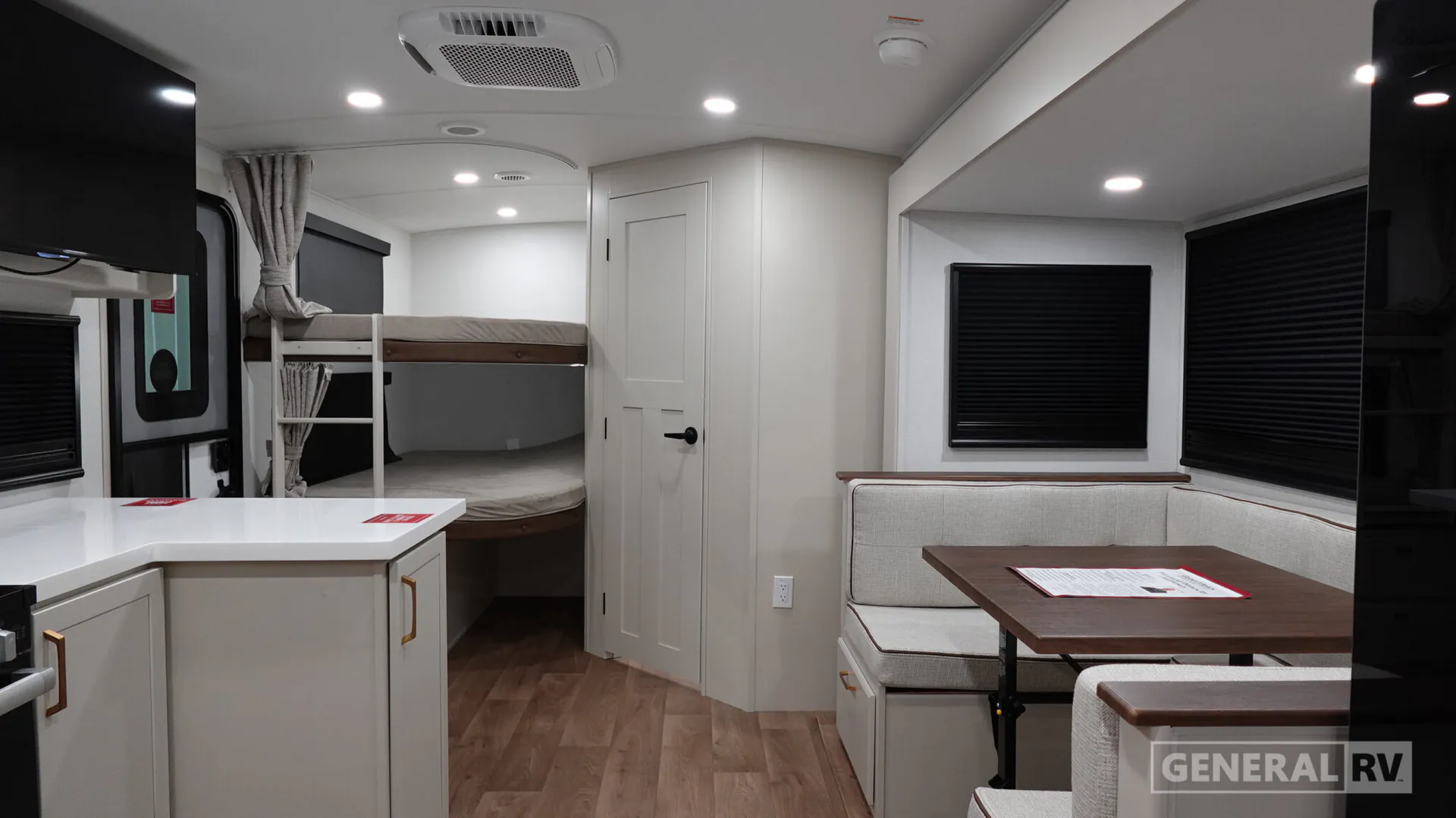 2027 Grand Design Imagine 2470BH - Photo 3