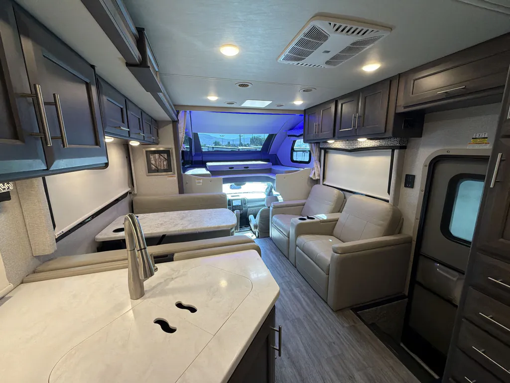 2023 Thor Motor Coach Magnitude RS36, Photos photo 3