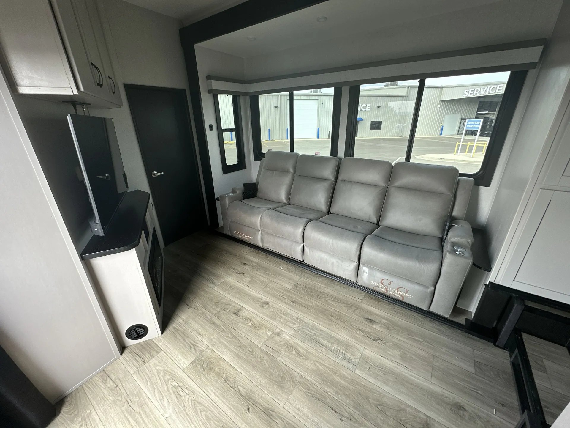 2026 Jayco Seismic 413 — living area main