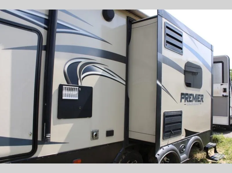 2018 Keystone Premier Ultra Lite 34BHPR - Photo 4