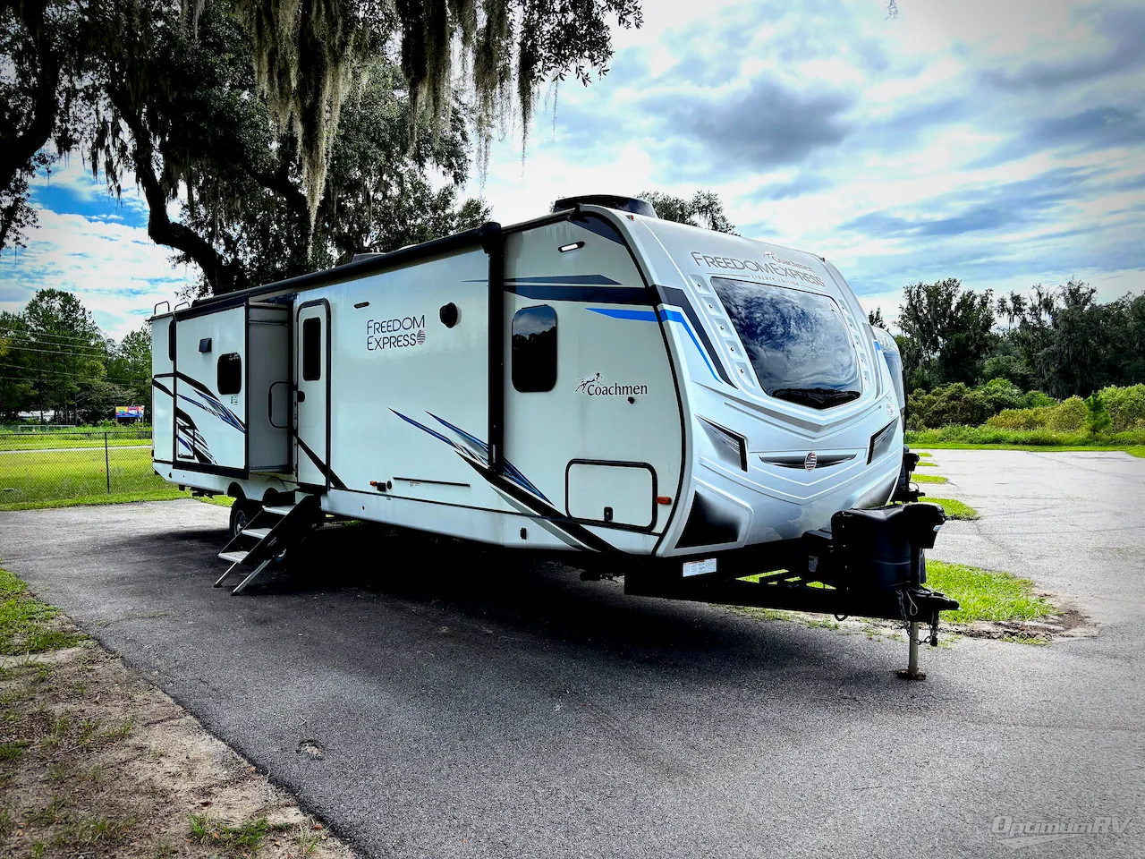 2023 Coachmen Freedom Express Liberty Edition 320BHDSLE - Photo 2