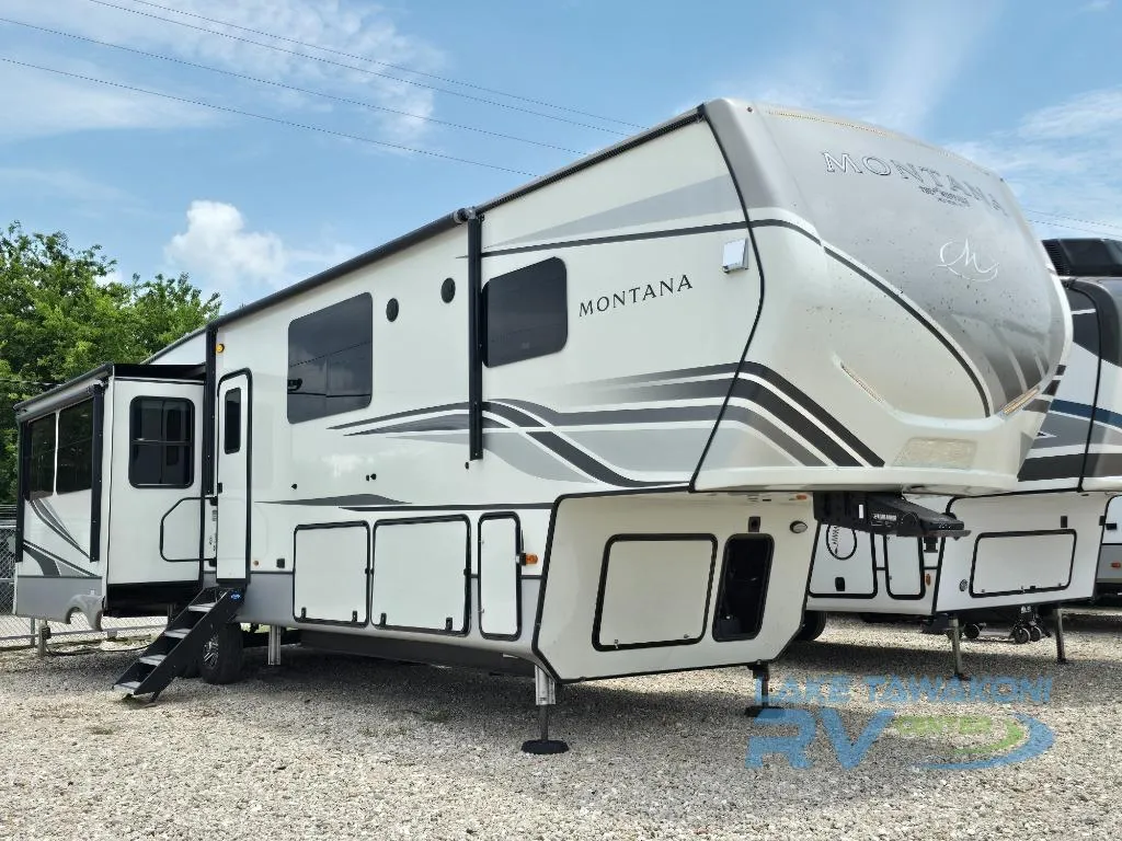 2022 Keystone Montana 3855BR - Photo 2