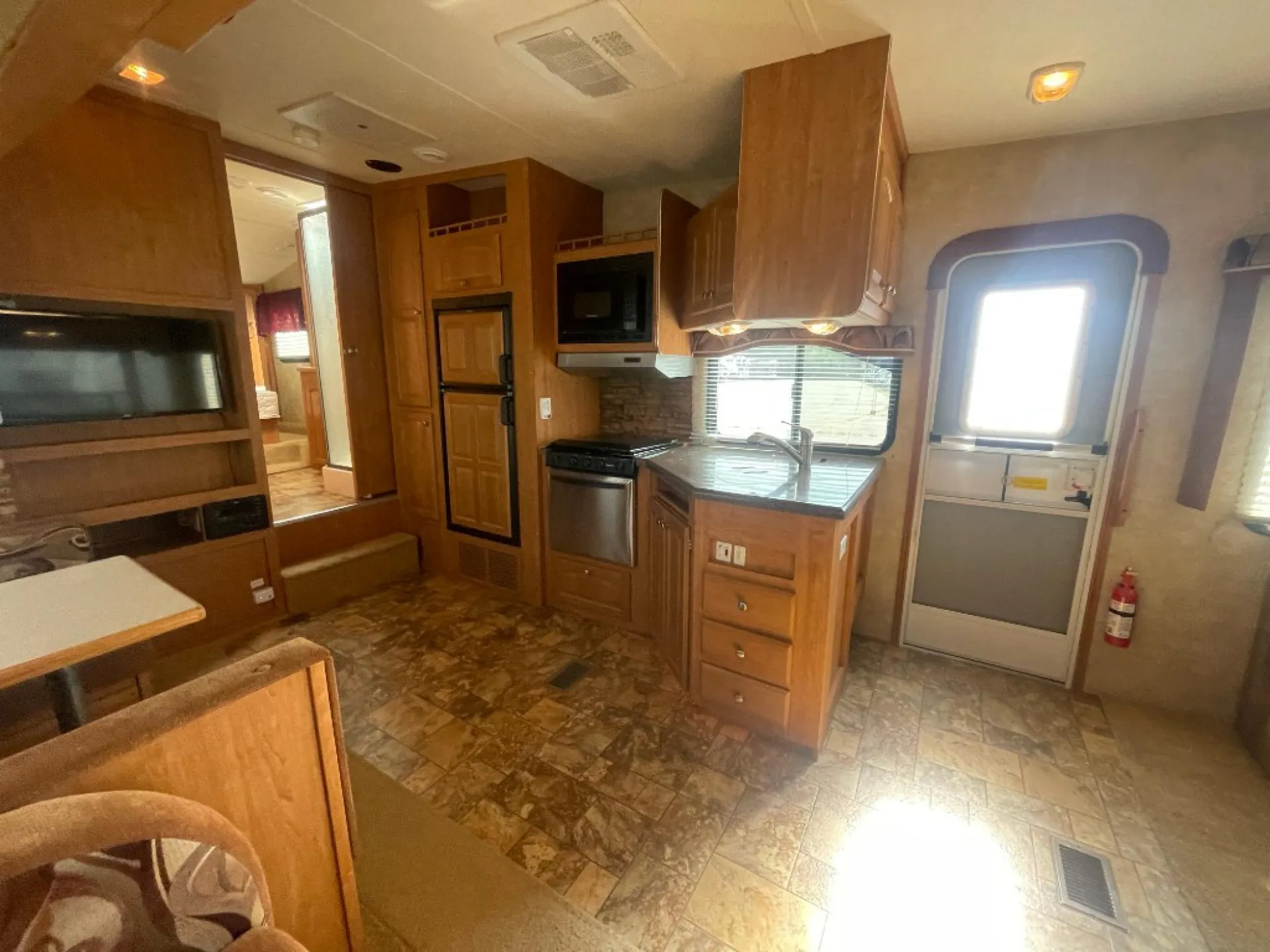 2010 Forest River Wildcat 27RL - Photo 4