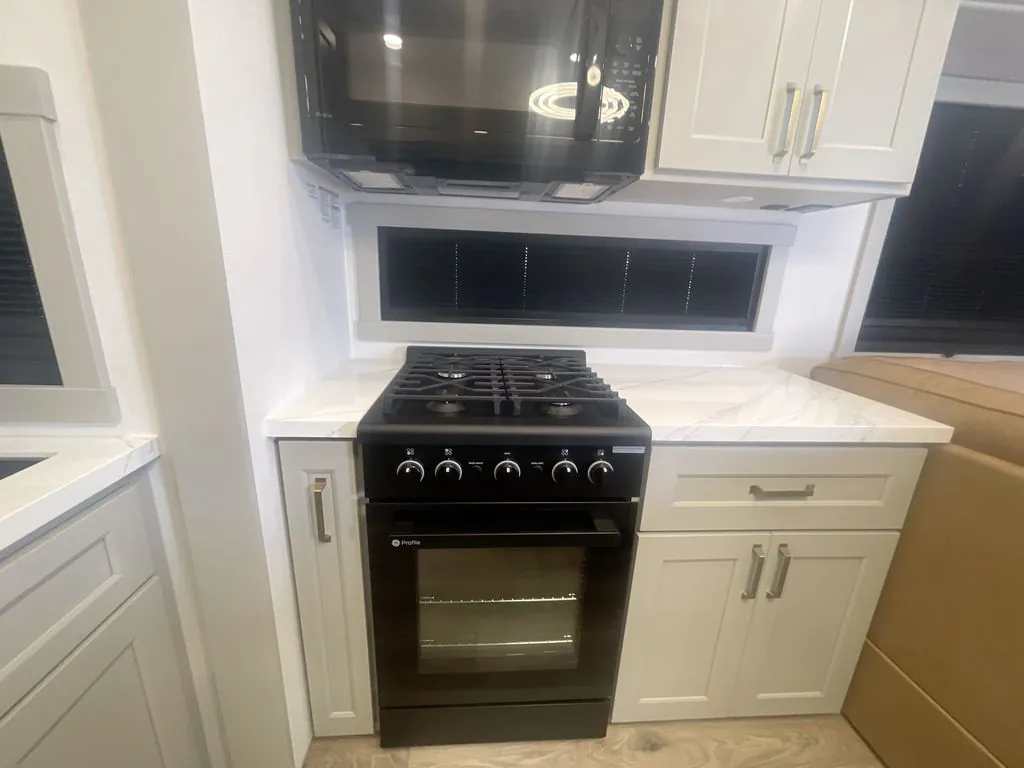 2026 Brinkley Model G 3950, Photos photo 11