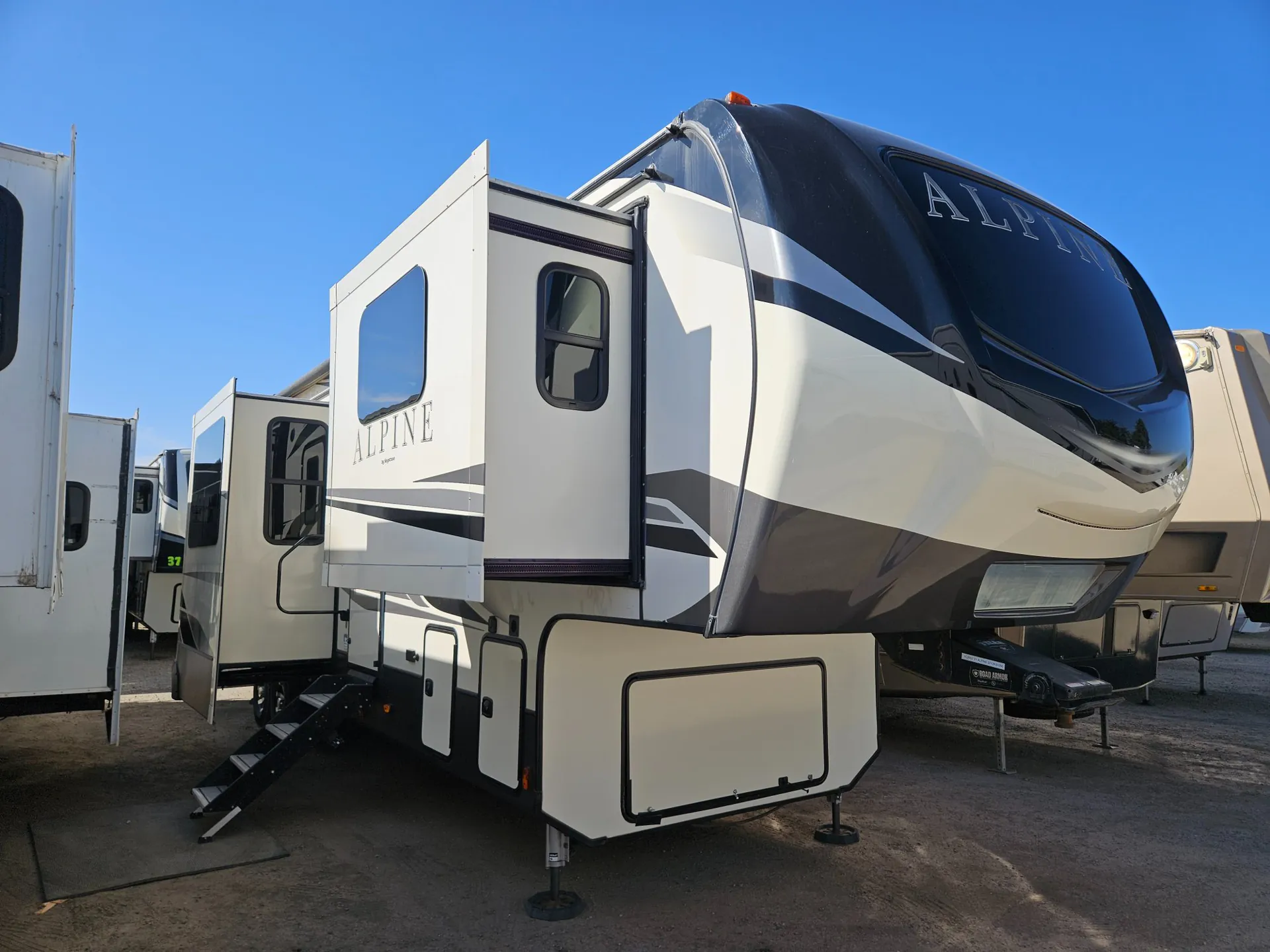 2021 Keystone Alpine 3712KB dealer photo 1 from Sky River RV
