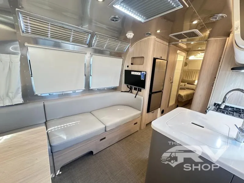 2026 Airstream Globetrotter 25FB - Photo 4