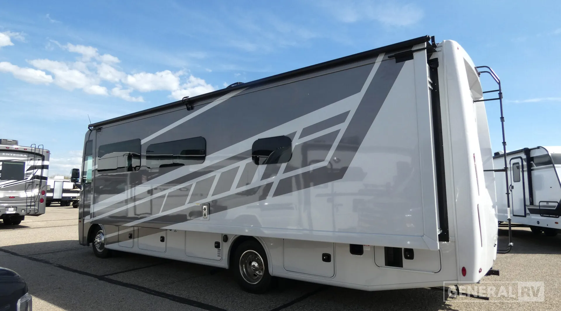 2026 Thor Motor Coach Hurricane 29L - Photo 4