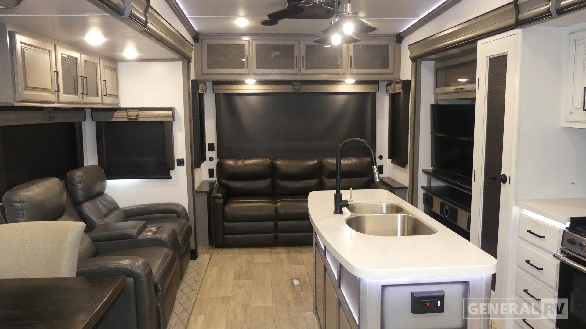 2022 Keystone Montana Legacy 3813MS - Photo 3