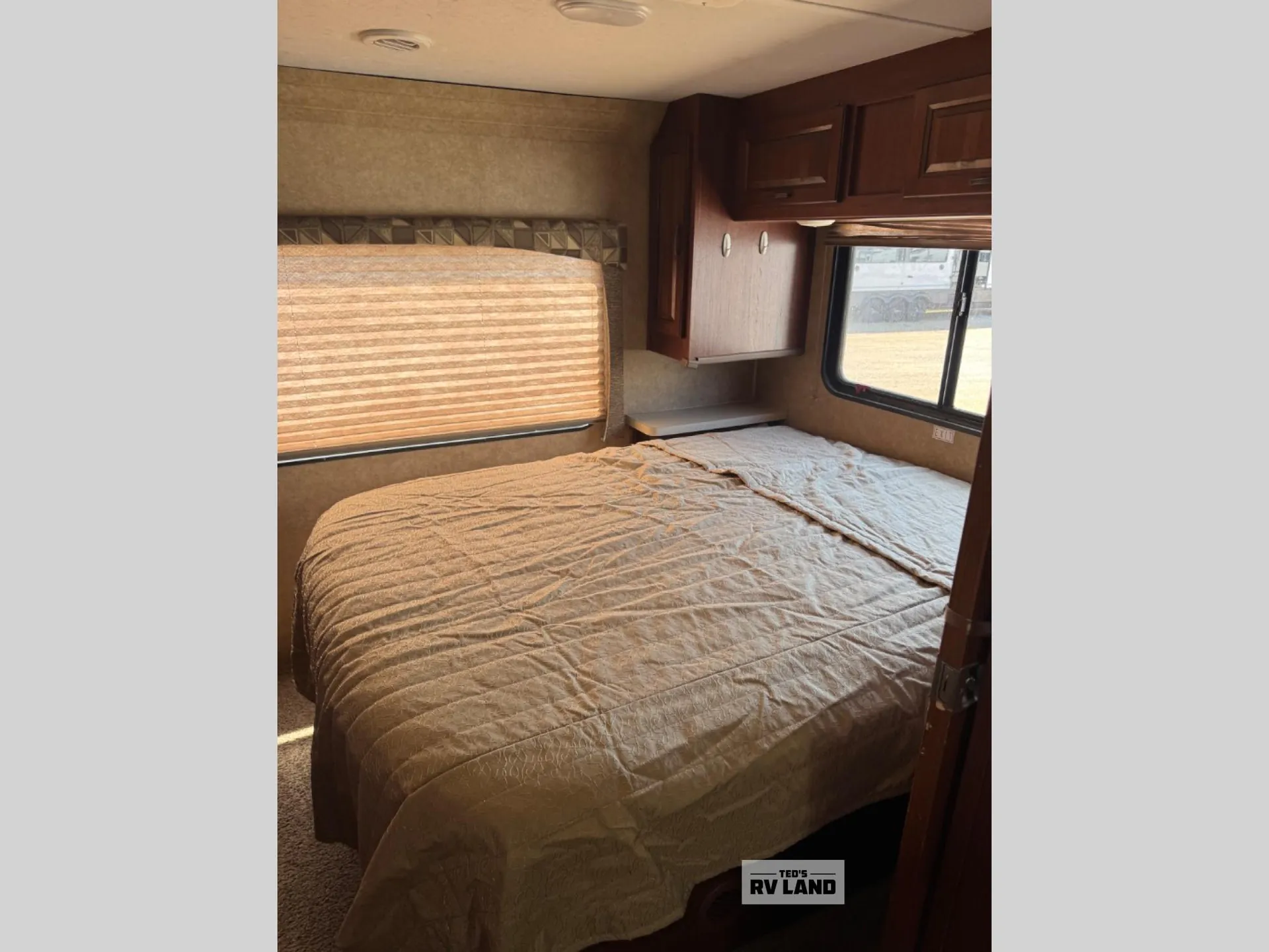 2015 Forest River Sunseeker 3170DS — Photo 5